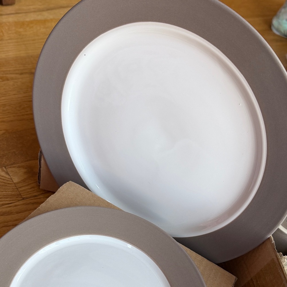 Pfaltzgraff Harmony Taupe NEW Dinnerware Set 4:mugs 4 dessert 4 dinner plates - Picture 5 of 11